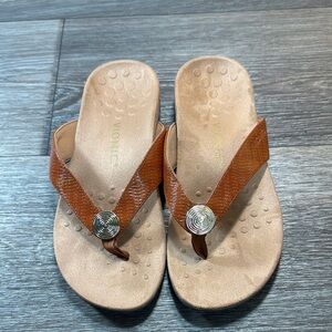 Vionic Women's brown Slide Sandals size 8.5 (b191)